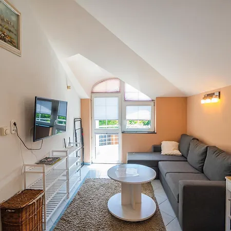 Estike Apartmanhaz Διαμέρισμα *
