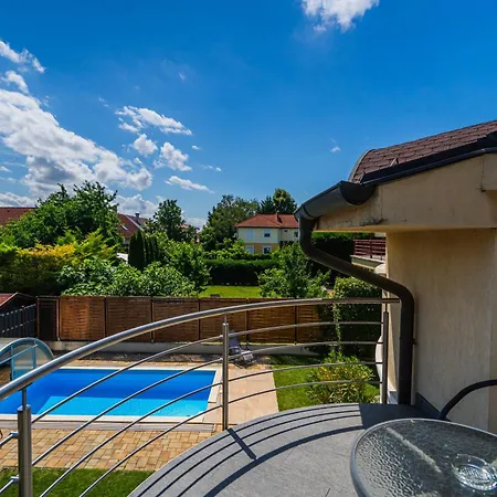 Διαμέρισμα Estike Apartmanhaz *